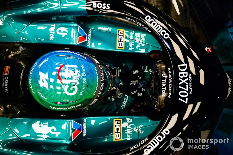 Fernando Alonso, Aston Martin F1 Team, dans le cockpit