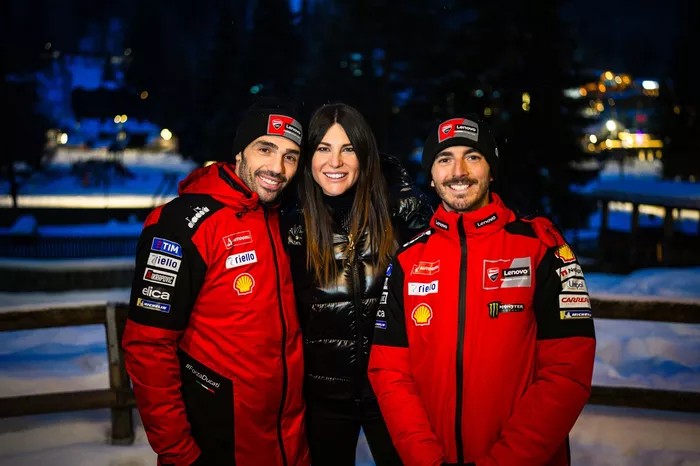 Campeones en pista con Marc Márquez y Francesco Bagnaia, equipo Ducati