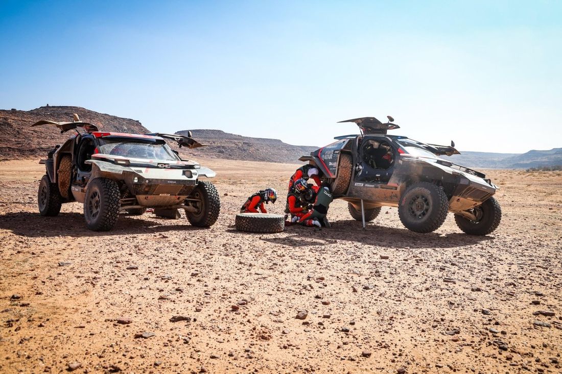 #200 El Dacia Sandriders Dacia: Nasser Al-Attiyah, Boulanger Edouard, # 212 El Dacia Sandriders Dacia: Cristina Gutiérrez, Pablo Moreno