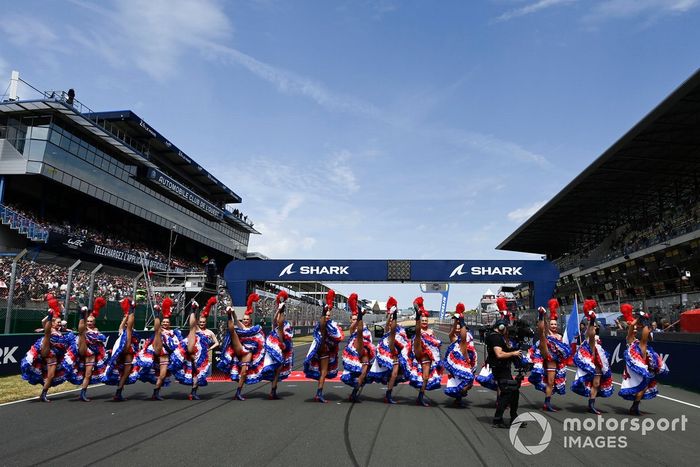 Atmósfera en parrilla previa a la carrera