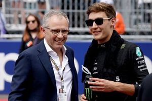 Stefano Domenicali, PDG, Formula 1, avec George Russell, Mercedes-AMG