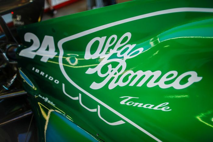 El Alfa Romeo C42 de Zhou Guanyu