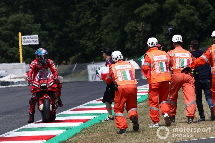 Ganador de la carrera Francesco Bagnaia, equipo Ducati