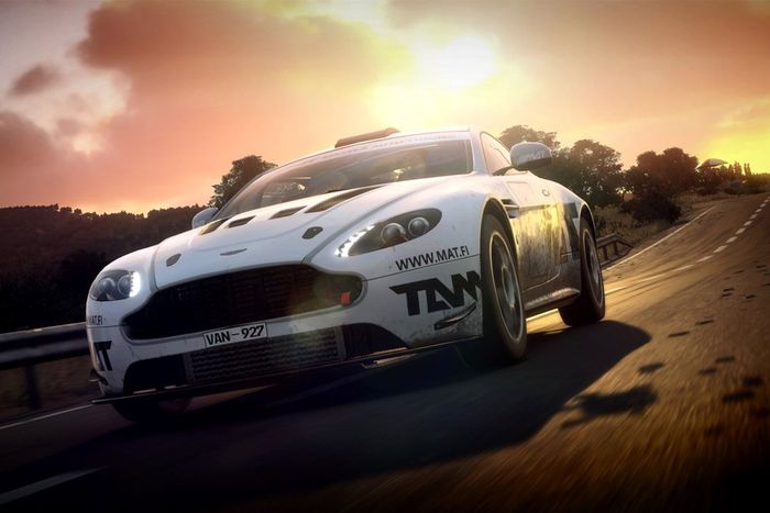 Aston Martin Vantage GT4 action