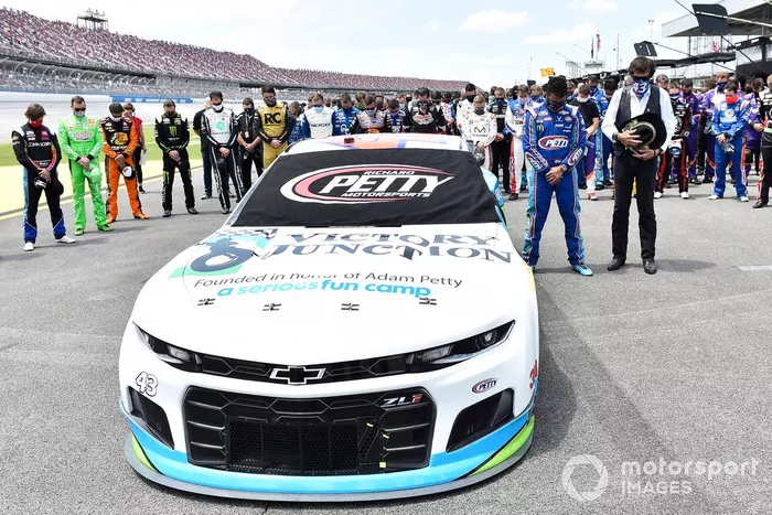 Darrell Wallace met teambaas Richard Petty