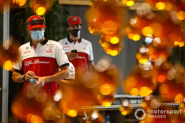 Kimi Raikkonen, Alfa Romeo, et Antonio Giovinazzi, Alfa Romeo