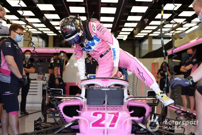 Nico Hulkenberg, Racing Point RP20, se sube al coche