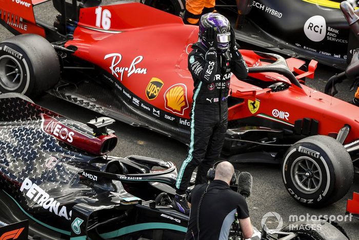 Ganador Lewis Hamilton, Mercedes-AMG F1, en Parc Ferme