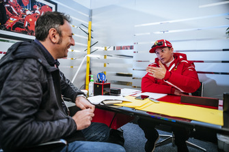 Kimi Raikkonen, Ferrari, con Roberto Chinchero