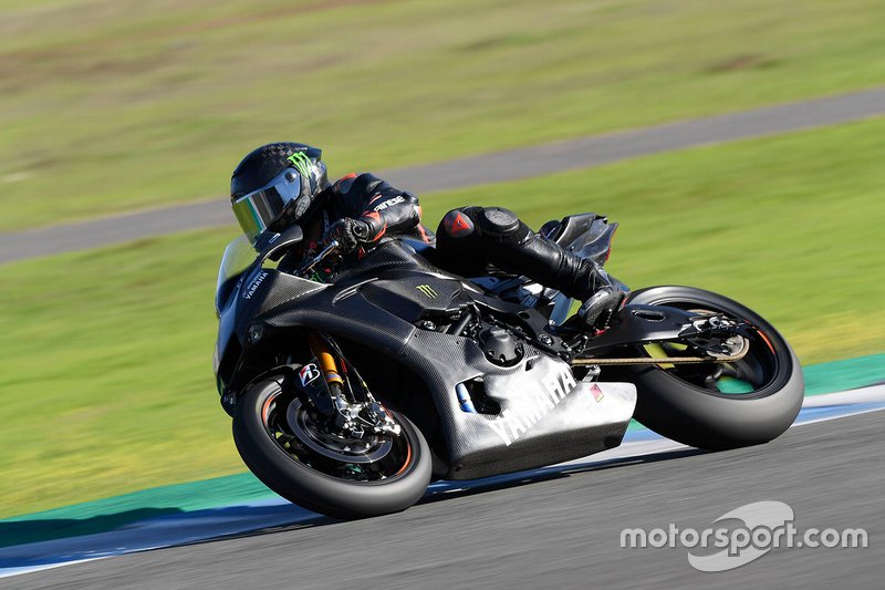 Lewis Hamilton teste la Yamaha Superbike