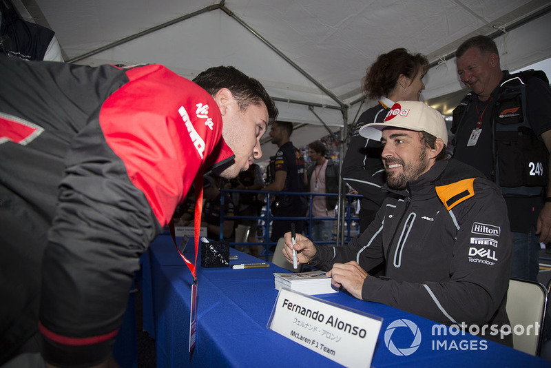 Fernando Alonso, McLaren signs autographs for fans