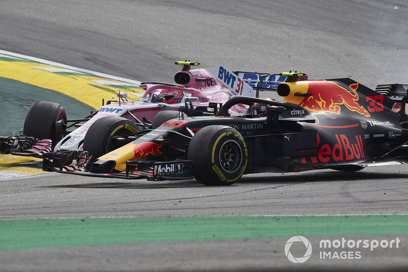 Max Verstappen, Red Bull Racing RB14, and Esteban Ocon, Racing Point Force India VJM11, make contact