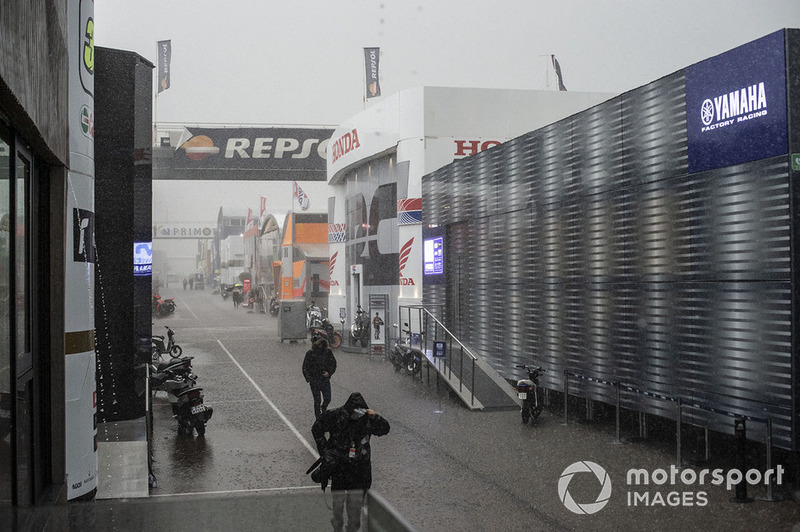 Lluvia en el paddock