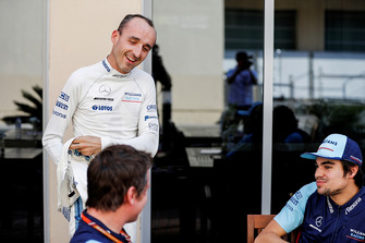 Robert Kubica, Williams Racing, puts on his racing suit whilst talking to Lance Stroll, Williams Racing and Rob Smedley, Head of Vehicle Performance, Williams Racing