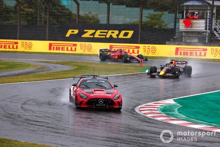 El Safety Car y Max Verstappen, Red Bull Racing RB18, Charles Leclerc, Ferrari F1-75