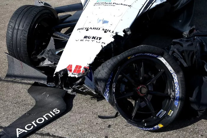 Coche dañado de Edoardo Mortara, Venturi Racing, Mercedes-Benz EQ Silver Arrow 02