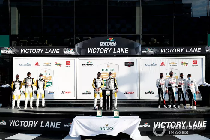 Podio: #3 Corvette Racing Corvette C8.R, GTLM: Antonio Garcia, Jordan Taylor, Nicky Catsburg, #4 Corvette Racing Corvette C8.R, GTLM: Tommy Milner, Nick Tandy, Alexander Sims, #24 BMW Team RLL BMW M8 GTE, GTLM: John Edwards, Jesse Krohn, Augusto Farfus, Marco Wittmann