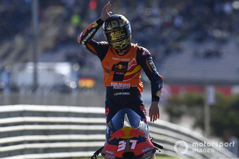 El ganador de la carrera y campeón del mundo Pedro Acosta, Red Bull KTM Ajo