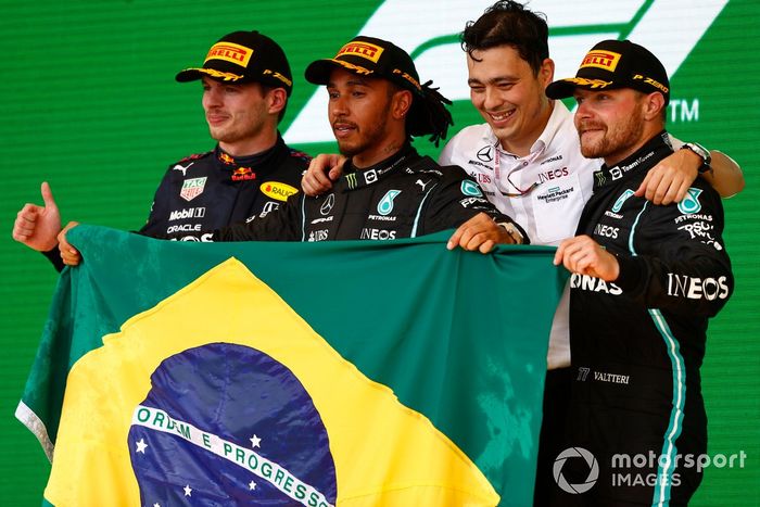 Podio: segundo lugar Max Verstappen, Red Bull Racing, ganador Lewis Hamilton, Mercedes, tercer lugar Valtteri Bottas, Mercedes, y Leonardo Donisete da Silva de Mercedes