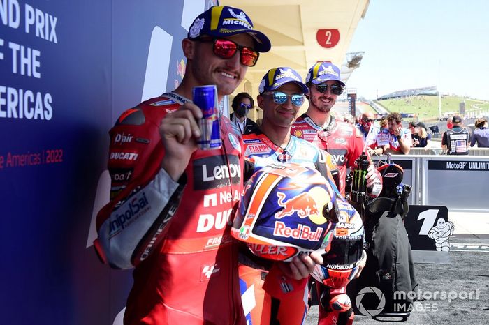 Top 3 calificados  Segundo puesto Jack Miller, Equipo Ducati, ganador de la pole Jorge Martín, Pramac Racing, tercer puesto Francesco, Francesco Bagnaia, Equipo Ducati 