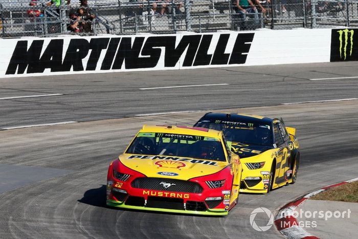 Joey Logano, Team Penske, Ford Mustang Shell Pennzoil, Brad Keselowski, Team Penske, Ford Mustang Alliance Truck Parts