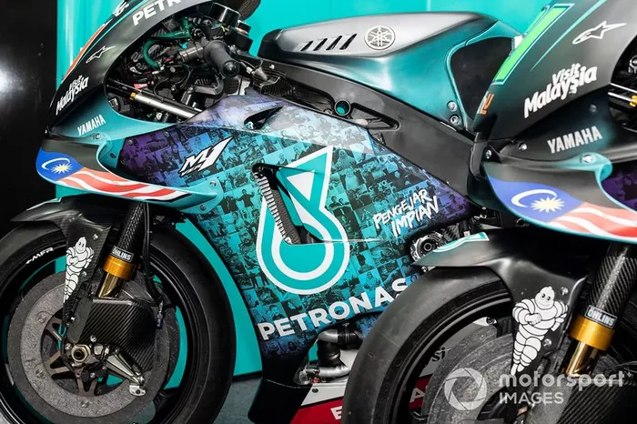 Petronas Yamaha SRT, decoración carrera de casa