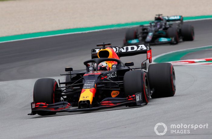 Max Verstappen, Red Bull Racing RB16B, Lewis Hamilton, Mercedes W12