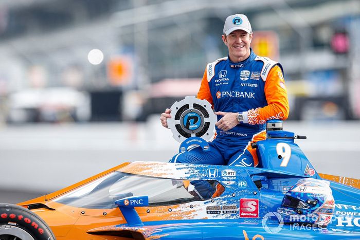 Ganador de la pole Scott Dixon, Chip Ganassi Racing Honda