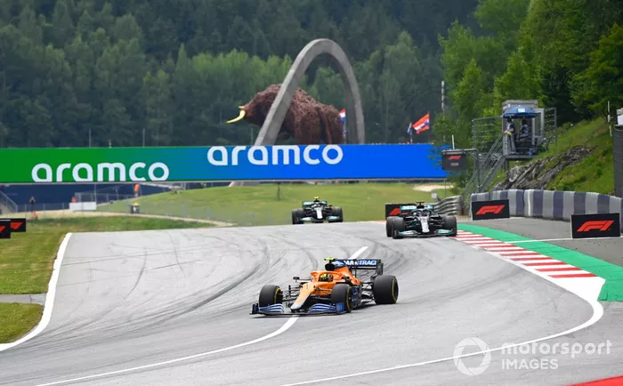 Lando Norris, McLaren MCL35M, Lewis Hamilton, Mercedes W12, Valtteri Bottas, Mercedes W12