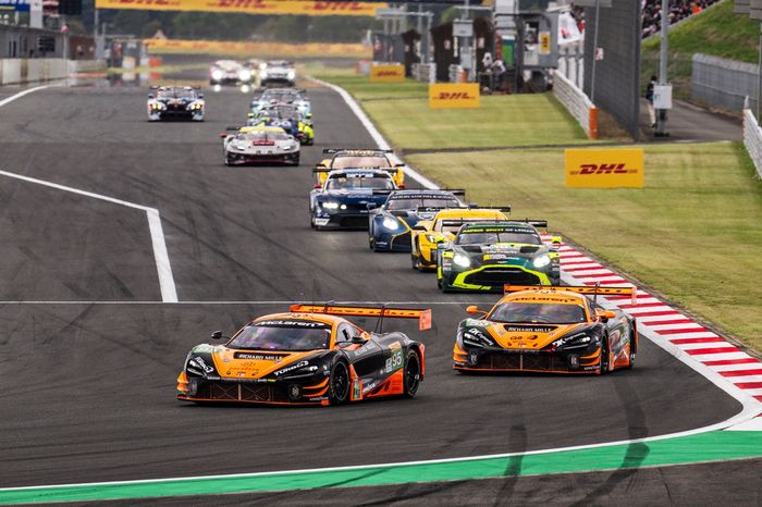 #95 United Autosports Mclaren 720S LMGT3 Evo: Darren Leung, Sean Gelael, Marino Sato, #59 United Autosports Mclaren 720S LMGT3 Evo: James Cottingham, Sebastien Baud, Gregoire Saucy