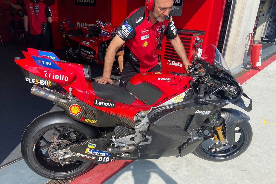 Detalles de la moto del Ducati Team