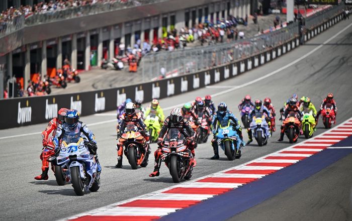 Riders take the start of the sprint race