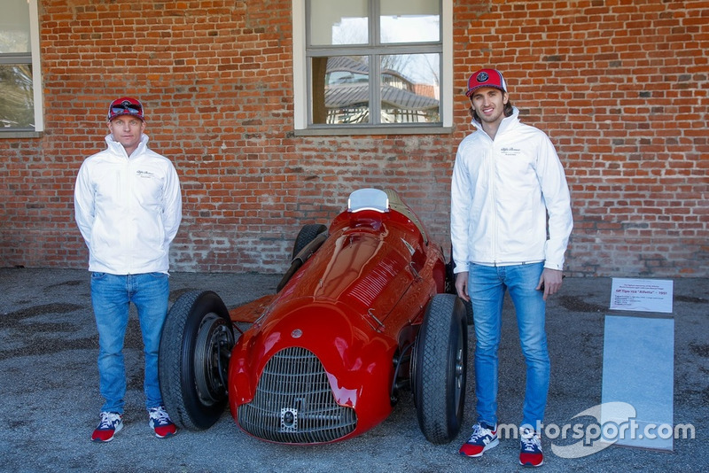 Антоніо Джовінацці, Alfa Romeo Racing, та Кімі Райкконен, Alfa Romeo Racing, перед GP Tipo 159