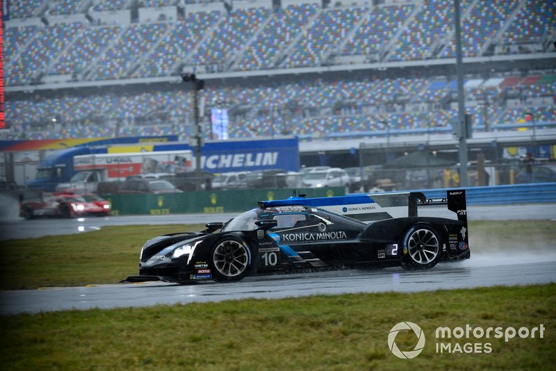#10 Konica Minolta Cadillac DPi-V.R. Cadillac DPi, DPi: Renger Van Der Zande, Jordan Taylor, Fernando Alonso, Kamui Kobayashi, #31 Whelen Engineering Racing Cadillac DPi, DPi: Felipe Nasr, Pipo Derani, Eric Curran