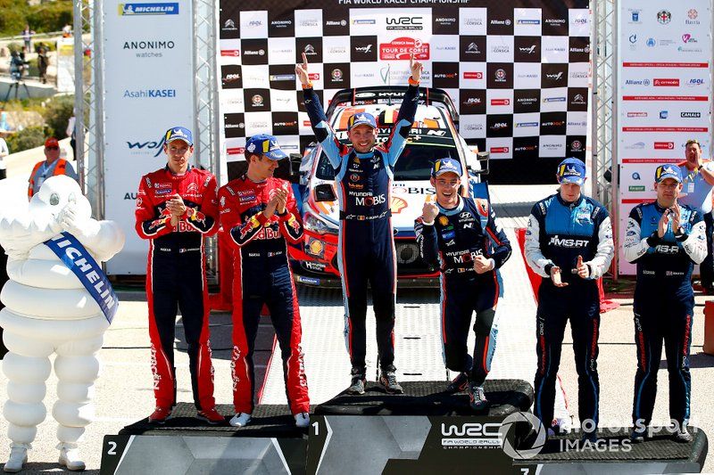 Podio: Thierry Neuville, Nicolas Gilsoul, Hyundai Motorsport Hyundai i20 Coupe WRC, Sébastien Ogier, Julien Ingrassia, Citroën World Rally Team Citroen C3 WRC, Elfyn Evans, Scott Martin, M-Sport Ford WRT Ford Fiesta WRC