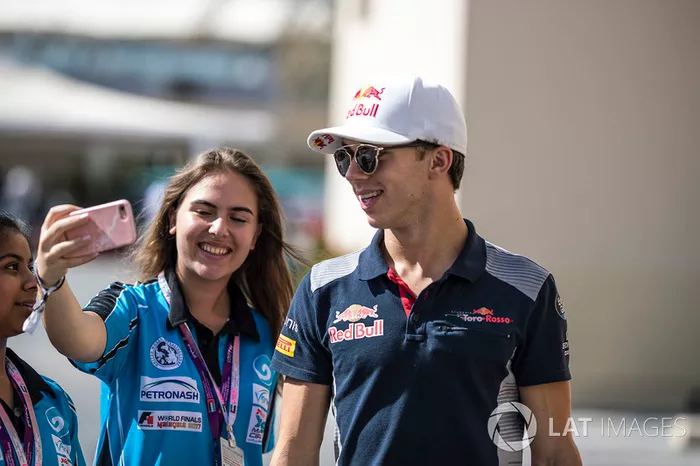 Pierre Gasly se hace un selfie