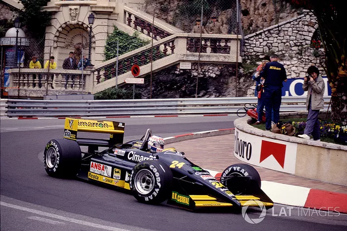 Luis Perez Sala abandona em sua despedida da F1
