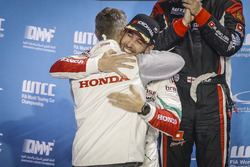 Podio: Esteban Guerrieri, Honda Racing Team JAS, Honda Civic WTCC con Tiago Monteiro, Honda Racing Team JAS, Honda Civic WTCC