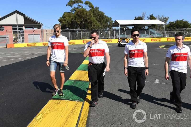 Marcus Ericsson, Alfa Romeo Sauber F1 Team walks the track