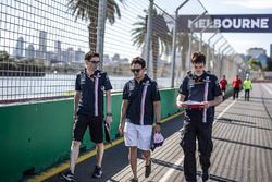 Sergio Pérez, Force India, camina la pista.