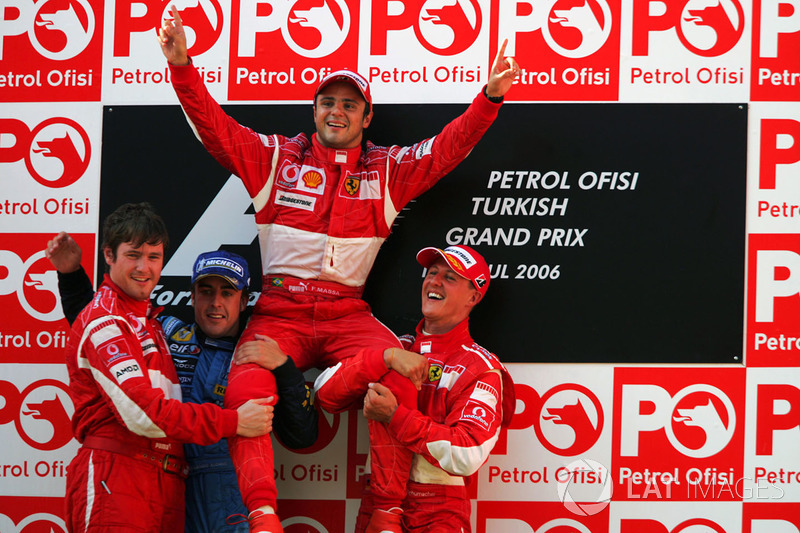 Podium : le vainqueur Felipe Massa, Ferrari, le second Fernando Alonso, Renault, le troisième Michael Schumacher, Ferrari, Rob Smedley, Ferrari