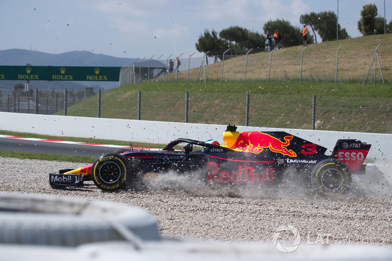 Daniel Ricciardo, Red Bull Racing RB14  choca en la PL1