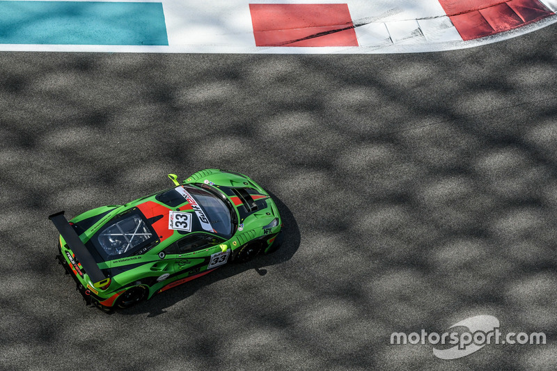 #33 Rinaldi Racing Ferrari 488 GT3: Ринат Салихов, Марко Зеефрид, Норберт Зидлер