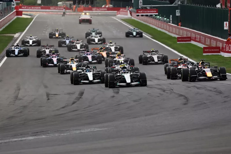 Andrea Kimi Antonelli, Mercedes, Max Verstappen, Red Bull Racing