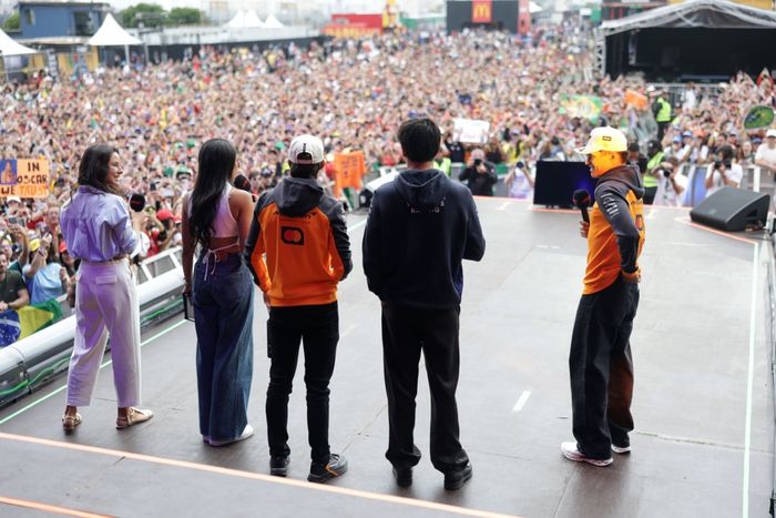 Lando Norris, McLaren, Oscar Piastri, McLaren, Alexander Albon, Williams