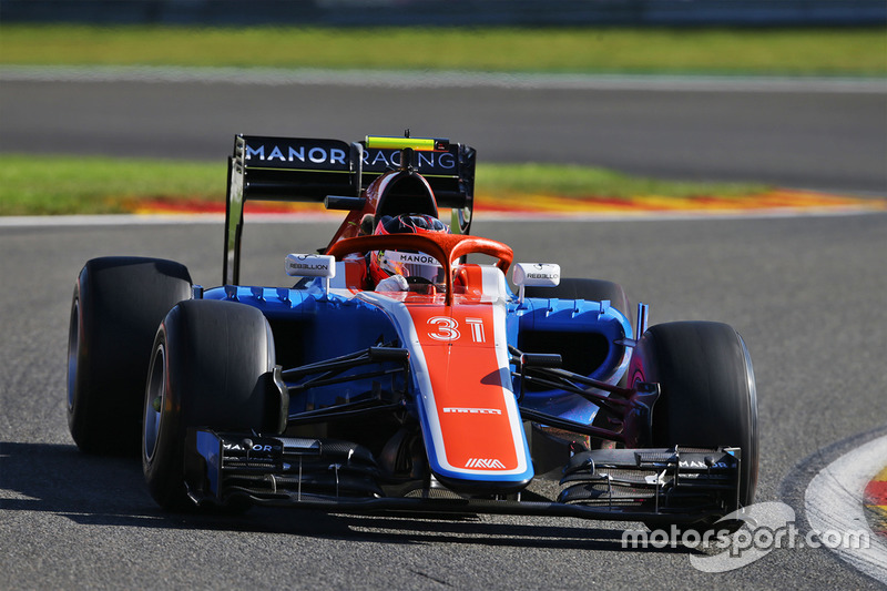 Manor MRT05, con el Halo al color de la carrocería