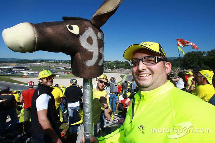 Fans de Valentino Rossi, Yamaha Factory Racing