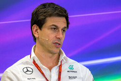 Toto Wolff, Mercedes AMG F1 aandeelhouder en Executive Director, tijdens de FIA persconferentie