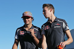 (L naar R): Carlos Sainz Jr., Scuderia Toro Rosso met Daniil Kvyat, Scuderia Toro Rosso