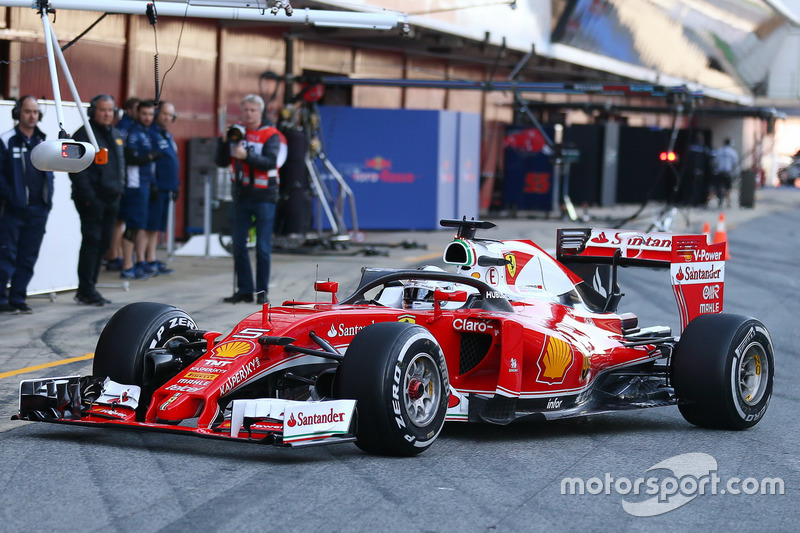 Sebastian Vettel, Ferrari SF16-H, in pista con il sistema halo